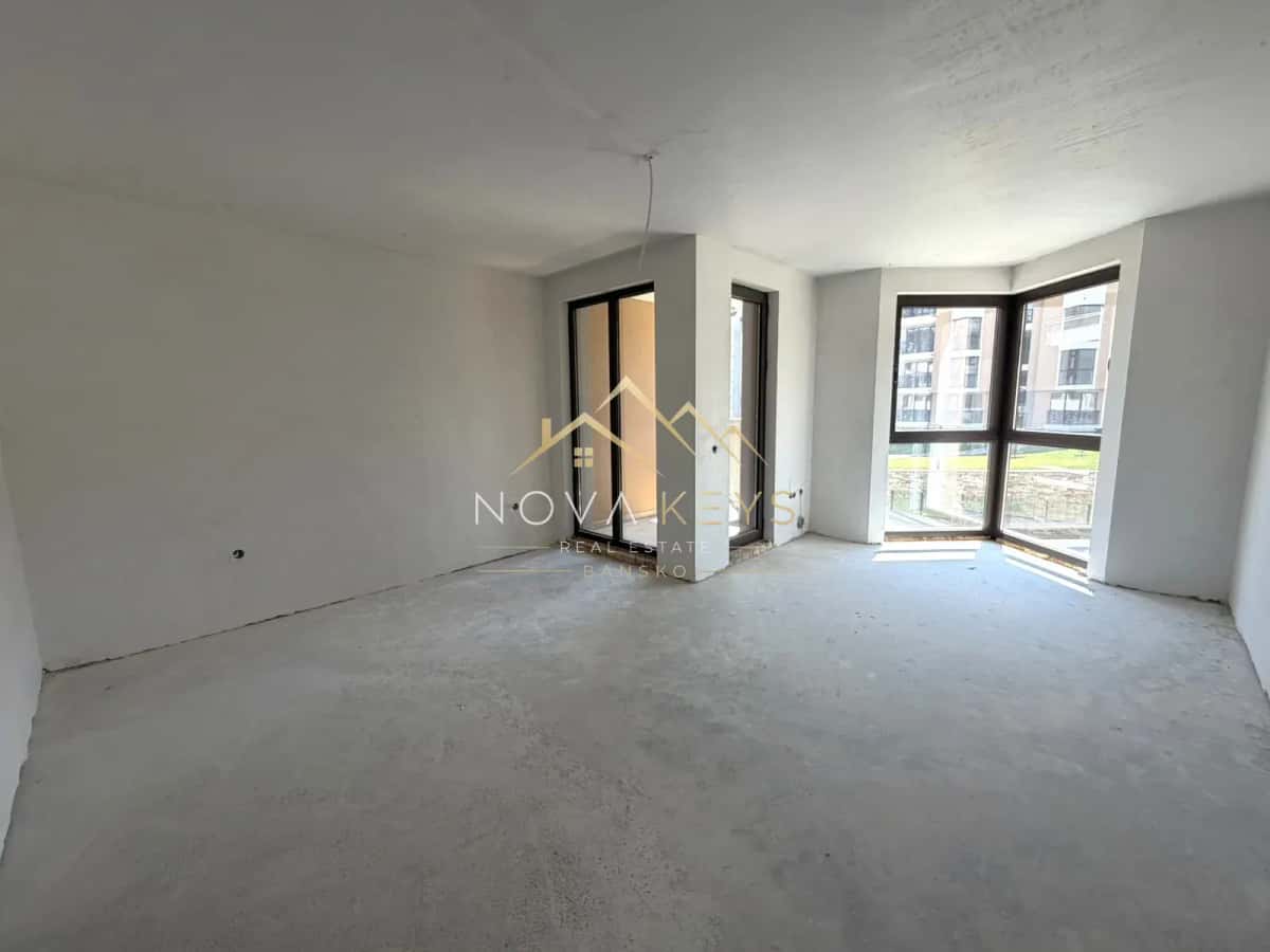Empty unfinished room with bay windows, studio for sale in the Bansko ski area.
