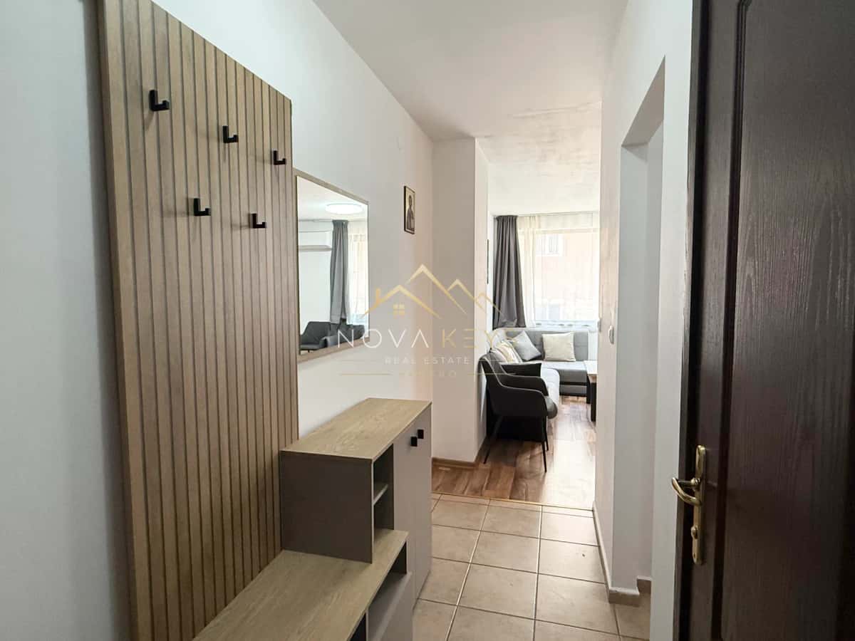 Entry hallway with slatted storage and mirror, three-bedroom apartment for rent in Bansko centre.