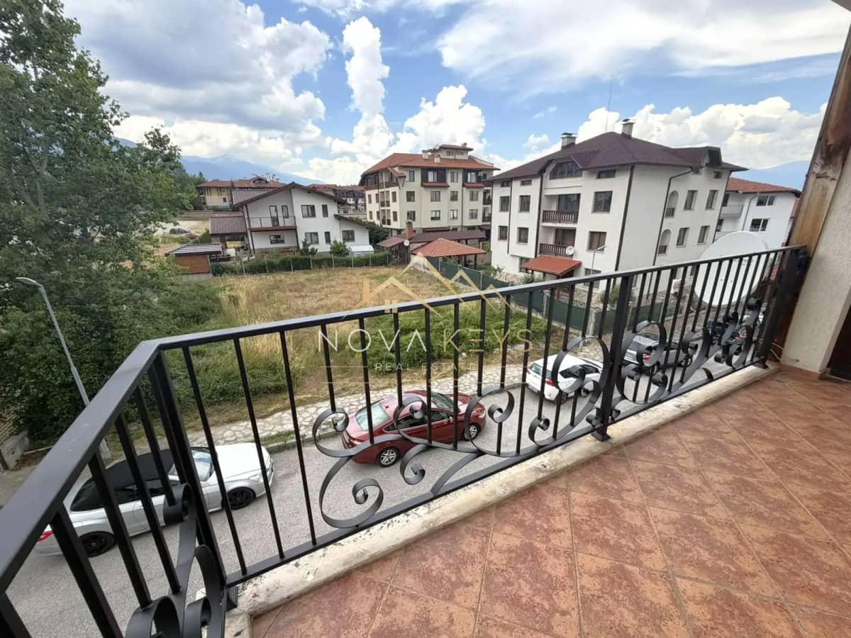 Balcony with metal railing overlooking apartments, three-bedroom apartment for rent in the Bansko ski area.