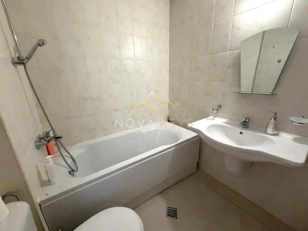Bathroom with bathtub and sink, studio for rent in Razlog.