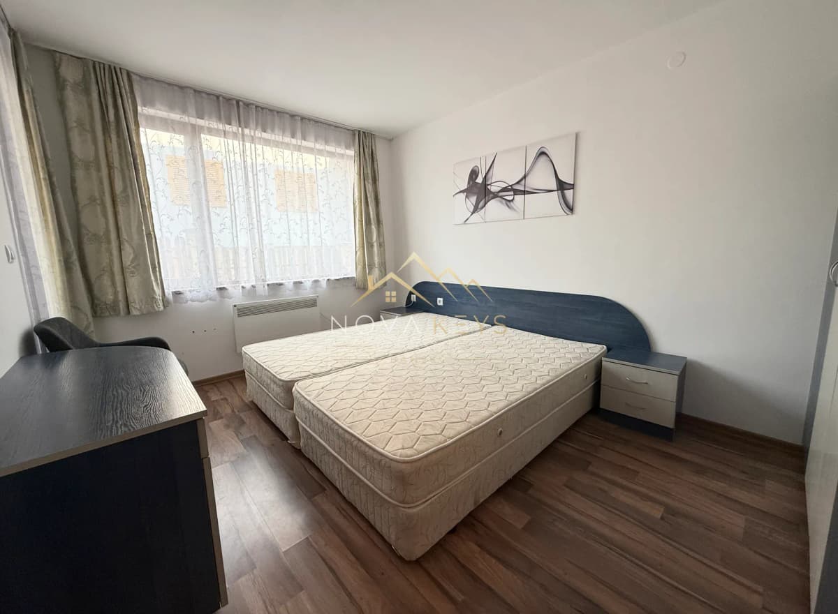 Bedroom with twin mattresses and desk, three-bedroom apartment for rent in Bansko centre.