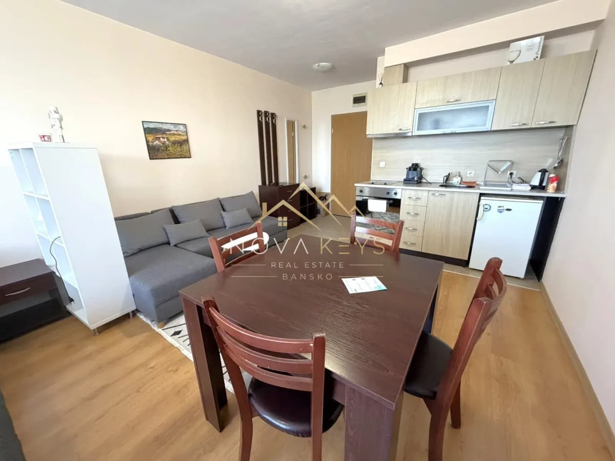 Open-plan living room with kitchenette and dining table, studio for rent in Razlog.