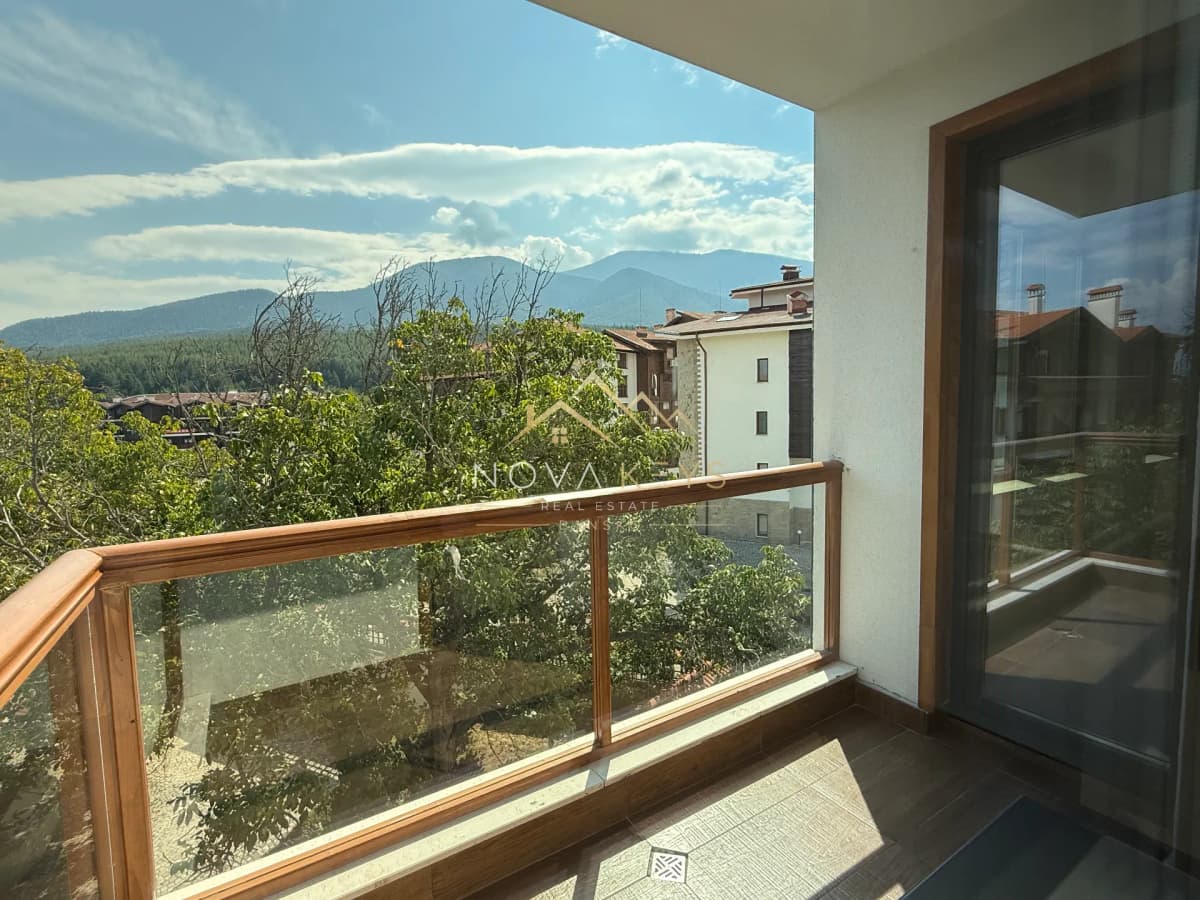 Covered balcony with mountain view, three-bedroom apartment for sale in the Bansko ski area.